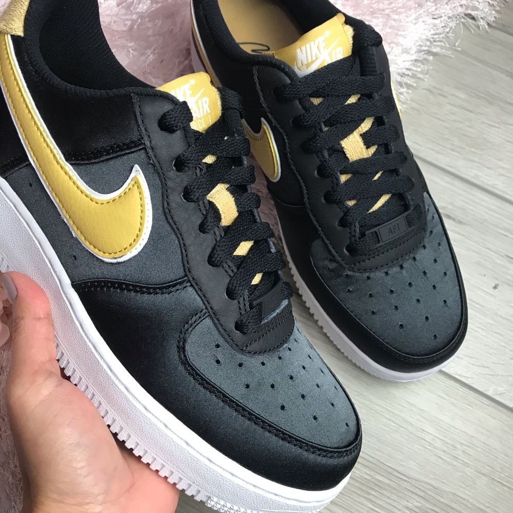 Nike Air Force 1 ‘07 SE Nylon Black & White - Picture 4 of 8